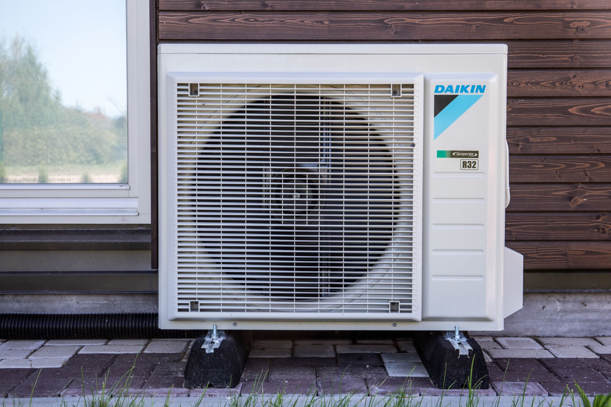 Daikin FTHT35U split air conditioner